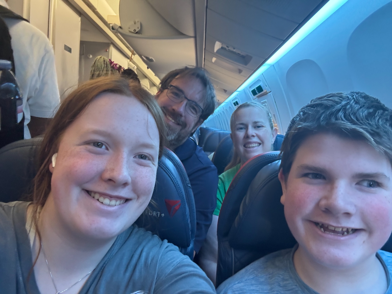 Family seated together on the flight from Honolulu back to the mainland.